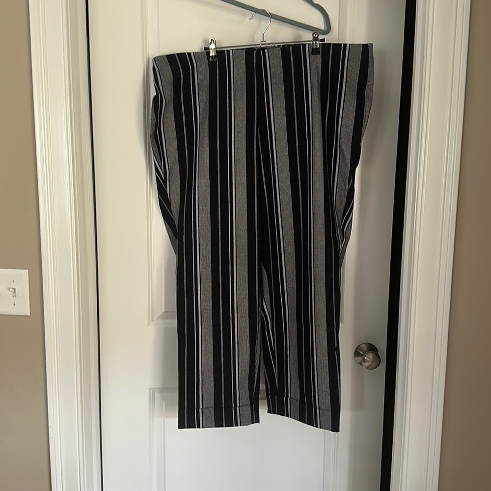 Roz & Ali cropped pants - size 22